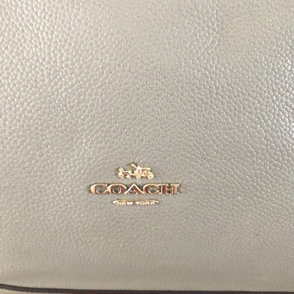 Coach Edie Shoulder Bag. Excellent condition!! - Picture 6 of 8
